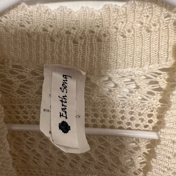 Elegant Cream Knit Women's Shrug - Picture 2 of 3